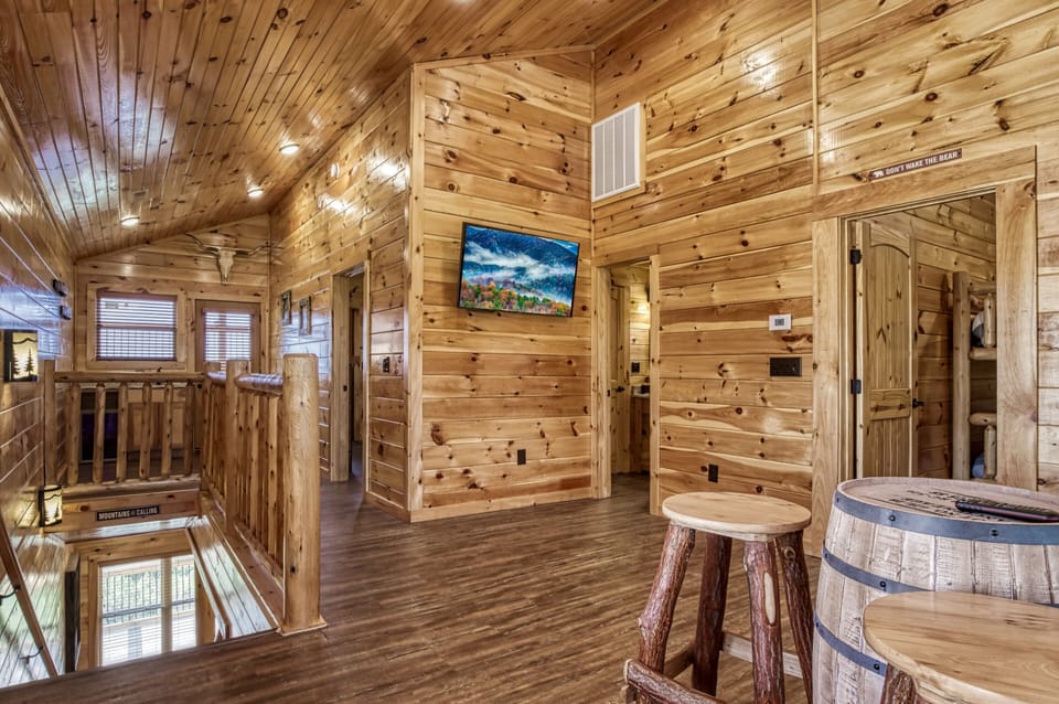 Cabin Close to Dollywood in Pigeon Forge "Chasing Views" - Upper level loft area