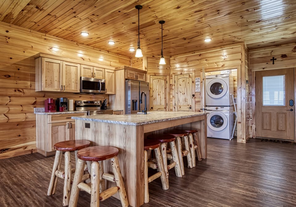 Cabin in the Smoky Mountains "Chasing Views" - Kitchen and washer and dryer