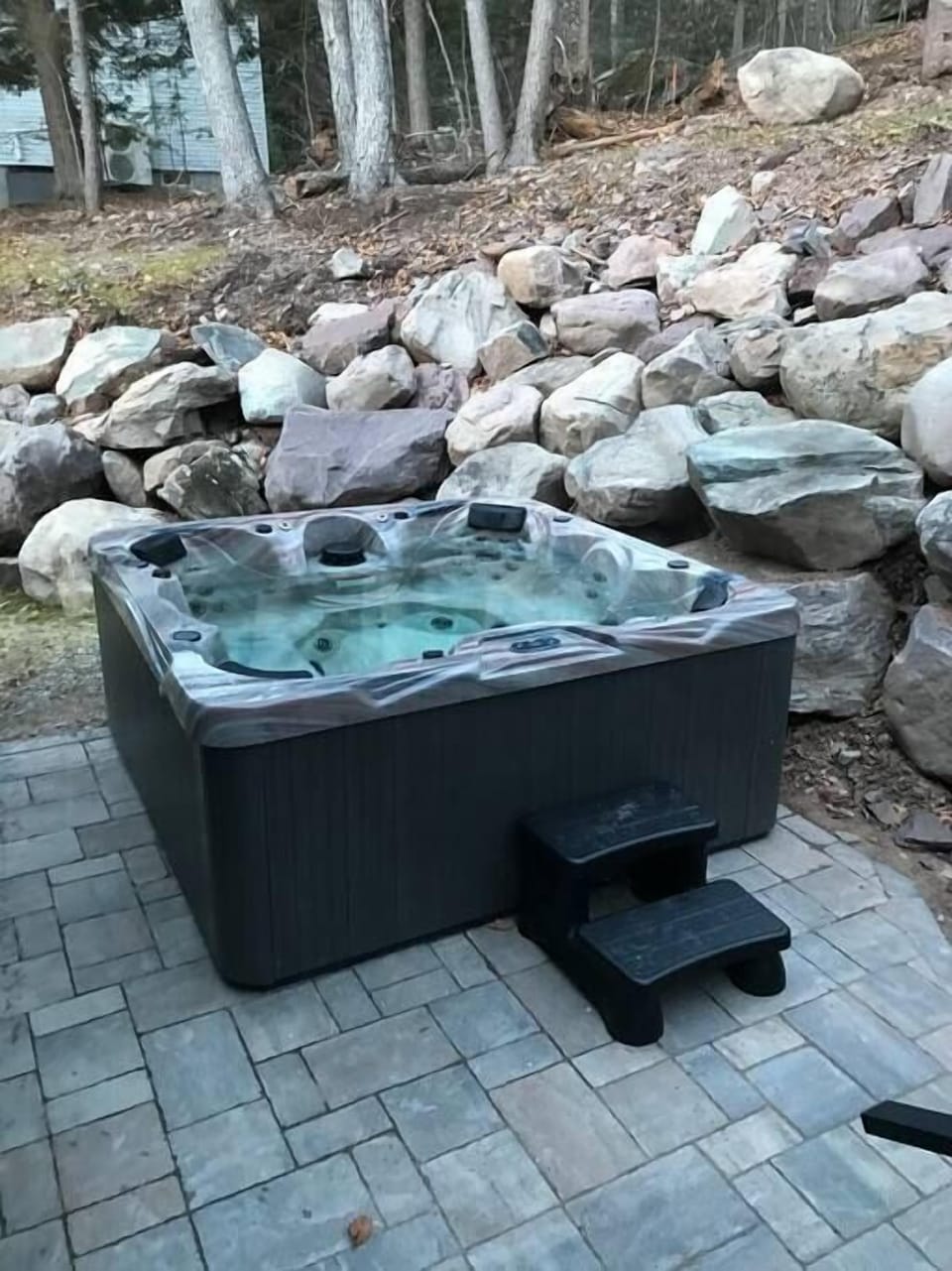 Hot Tub for 6-8