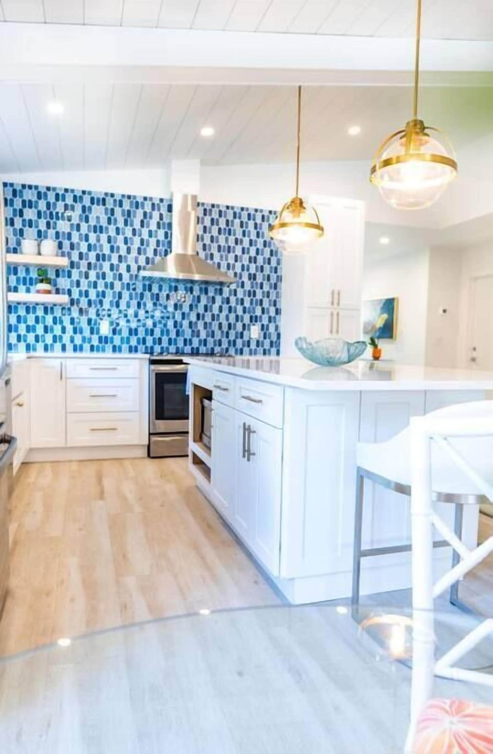 Stunning remodel of kitchen that has all the amenities of home. 