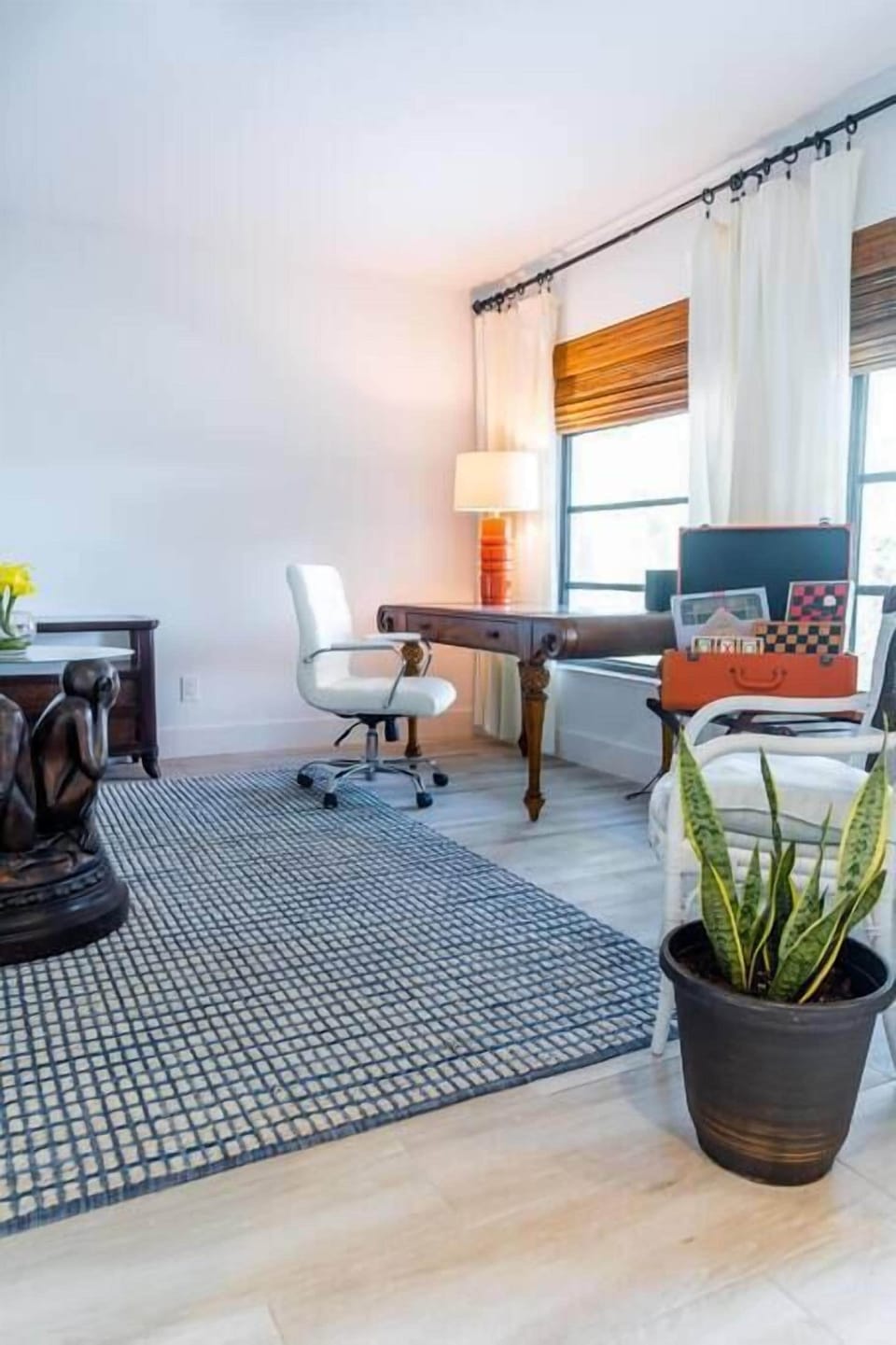 Get away for a minute in our cozy workplace 