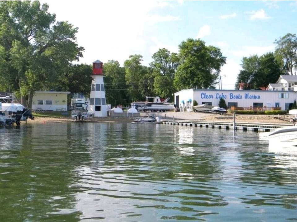 Boat rentals available at Clear Lake Boats