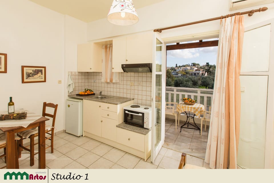 Studio 1, kitchenette view
