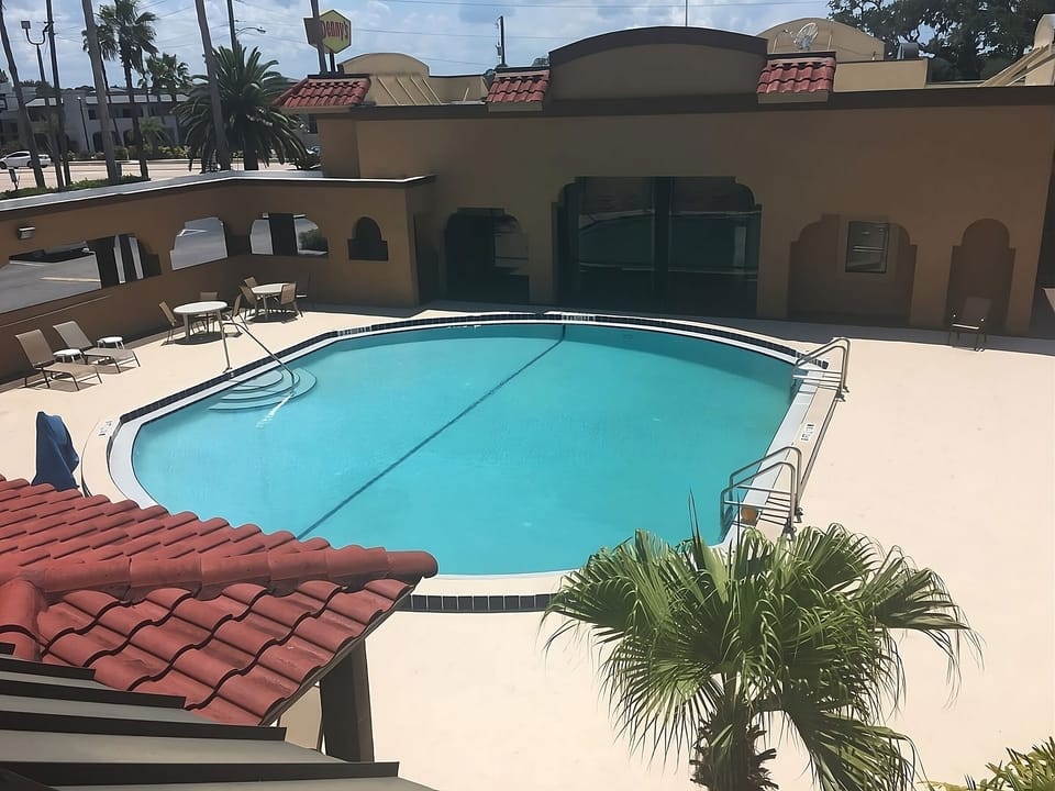 Swimming pool, bring the kids, and jump right in!