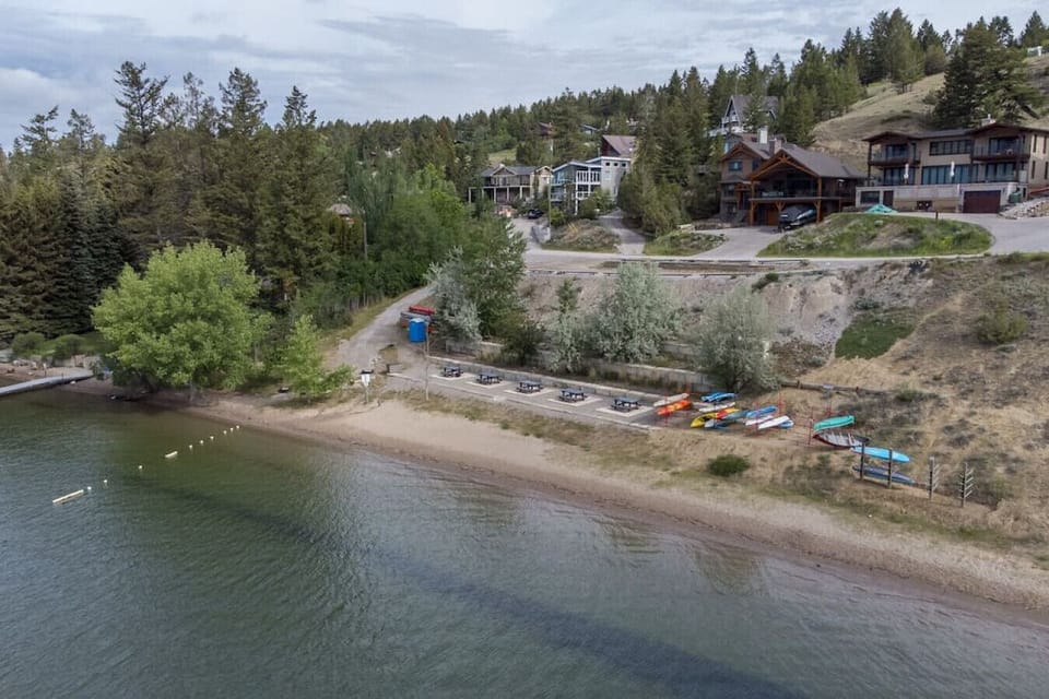Access to Baltac private beach is included.