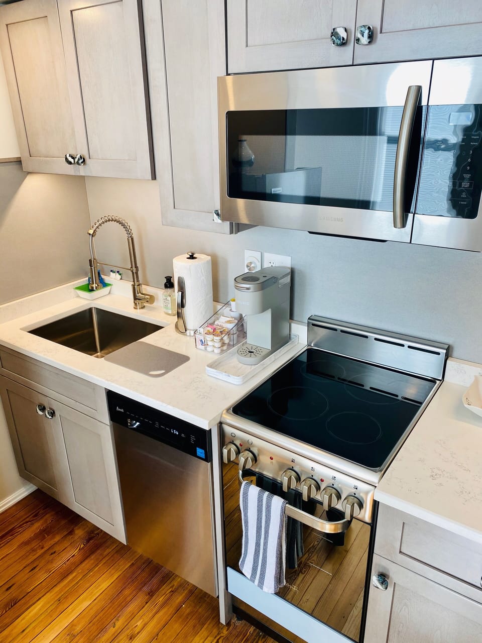 The meticulously clean & modern kitchen 