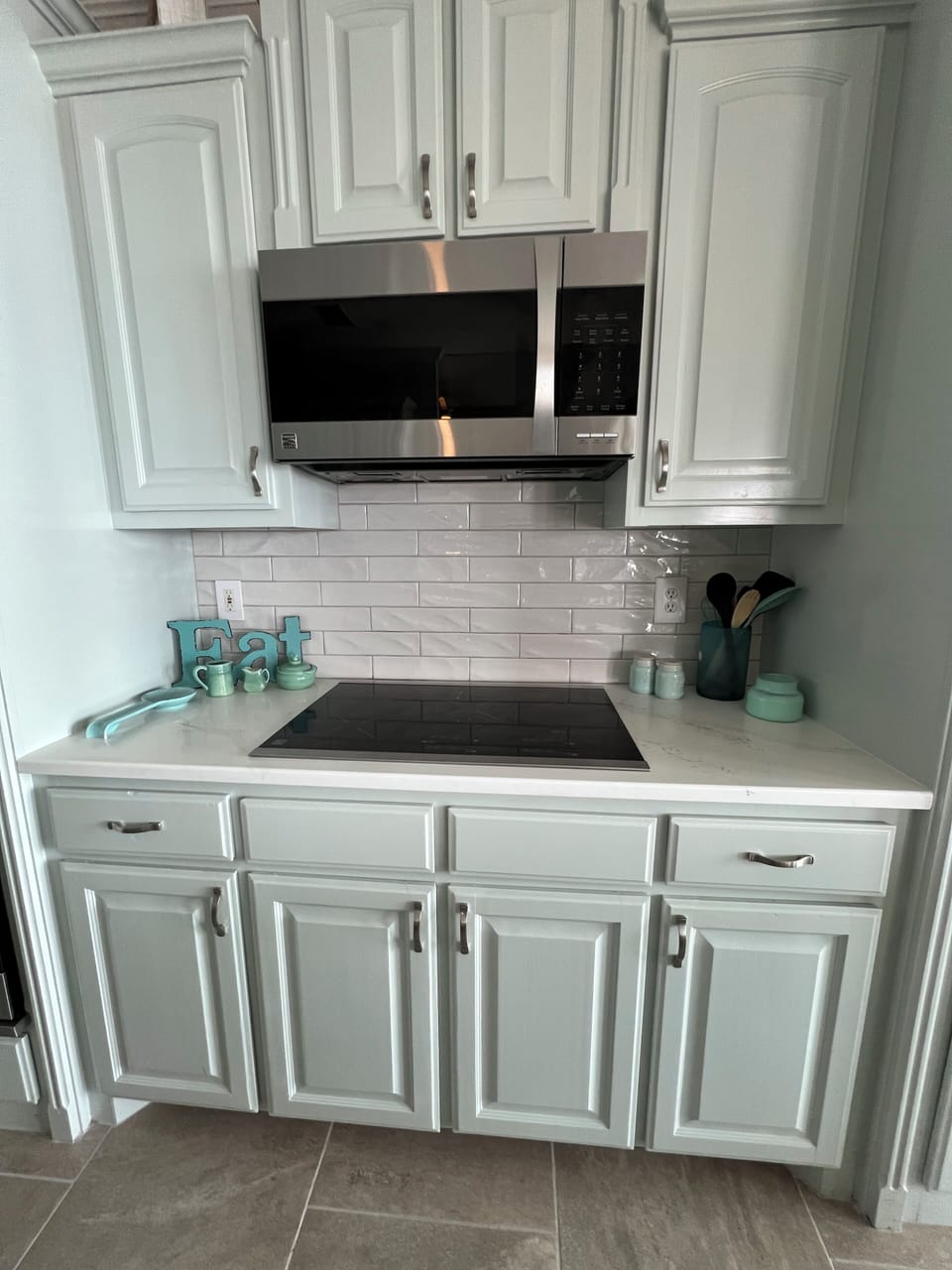  Beautifully updated kitchen. 