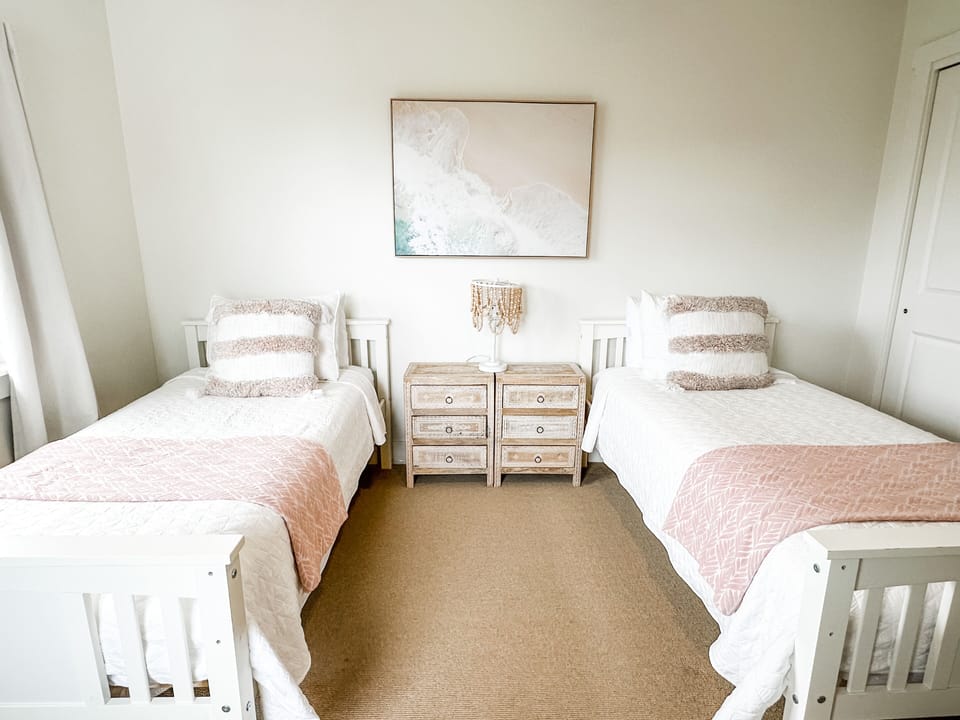 Guest BDRM 2 with 2 twin beds!