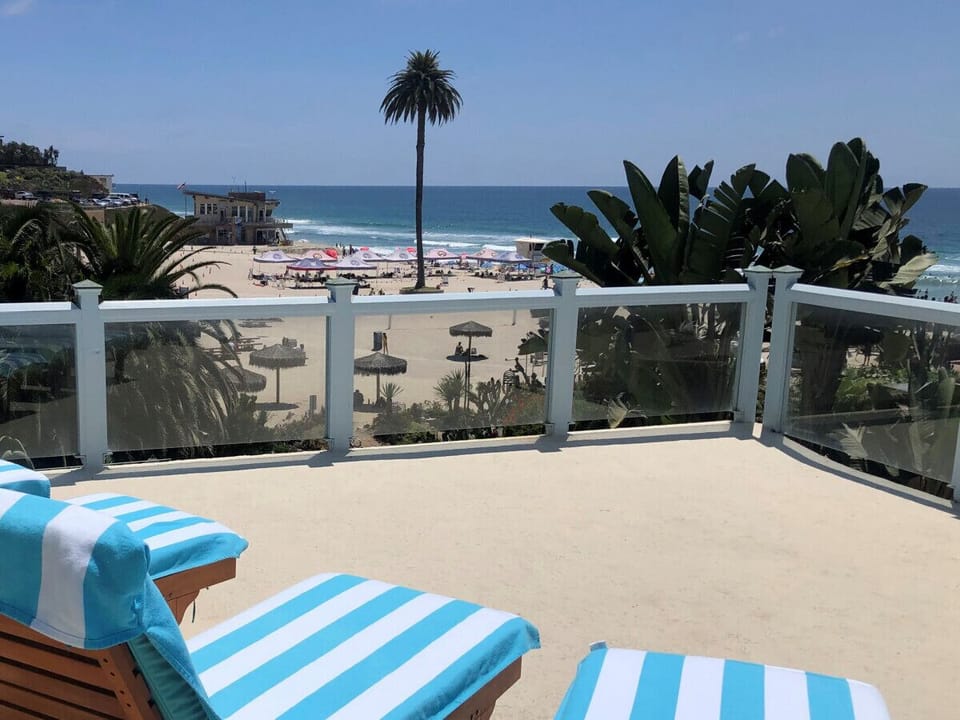 Unwind on your spacious deck, fire up the BBQ, and soak in the SoCal goodness. Life`s better with a view and a BBQ grill.