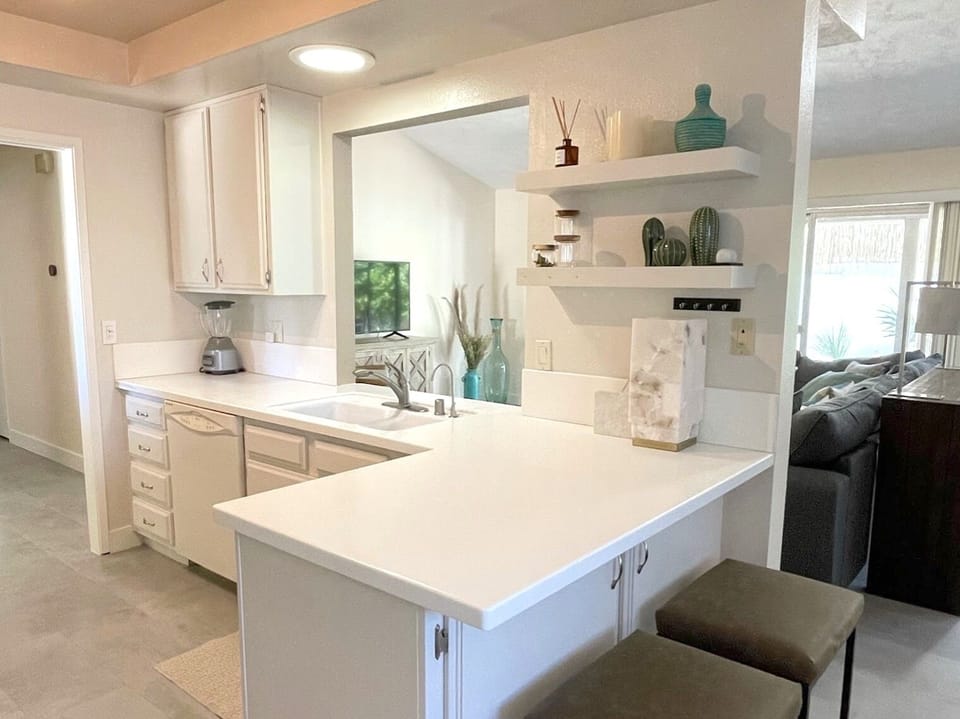 Open floor plan kitchen.