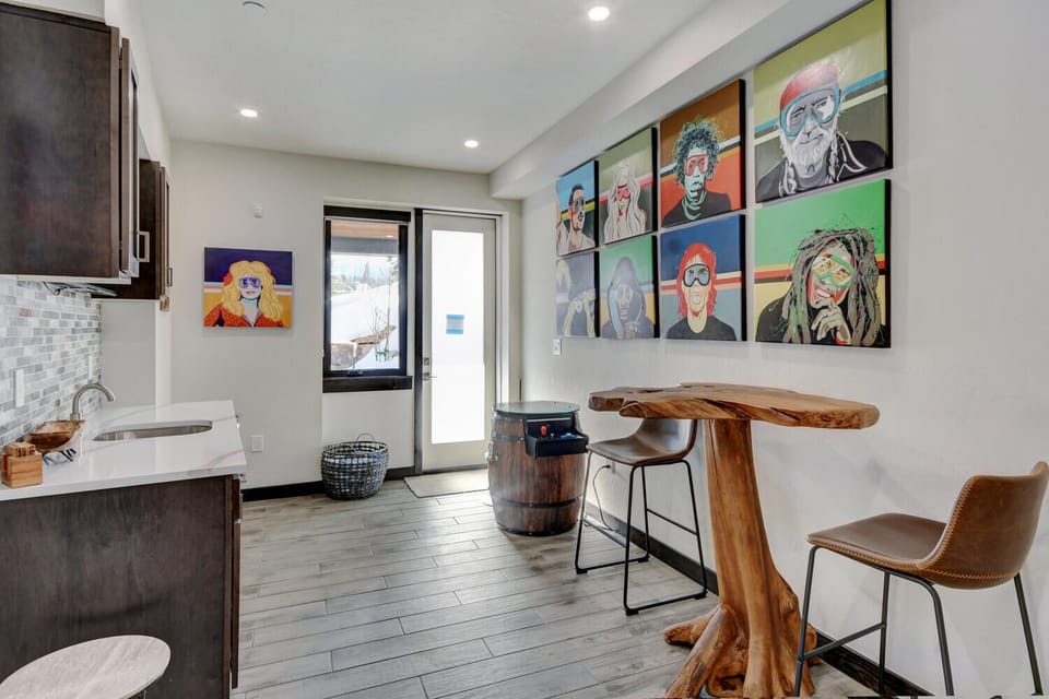 Wet Bar, Arcade, and Entertainment Space
