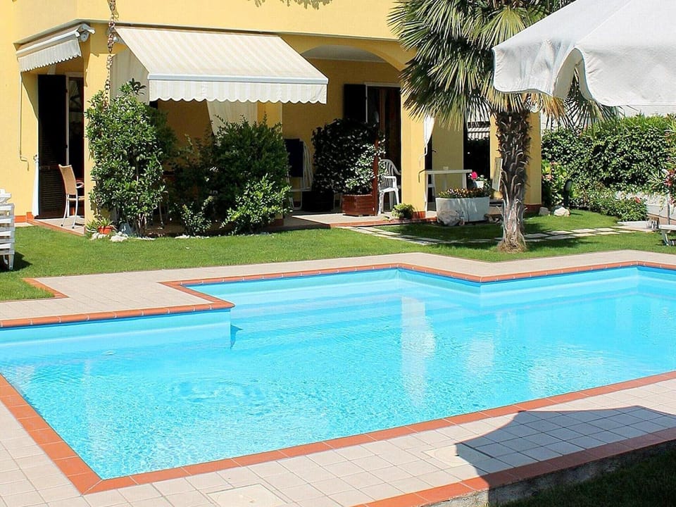 Holiday Home Swimming Pool