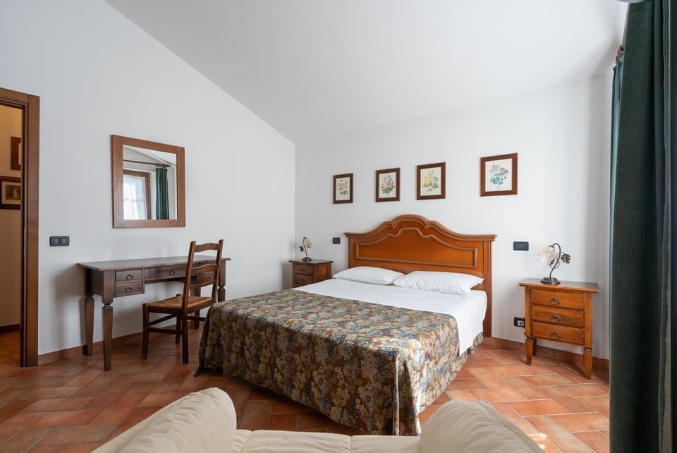 rocche-di-valiano-chianti-castelnuovo-berardenga-ortensia-bedroom