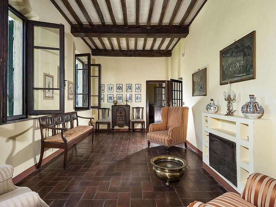 villa-montalcinello-chiusdino-villa-living-room