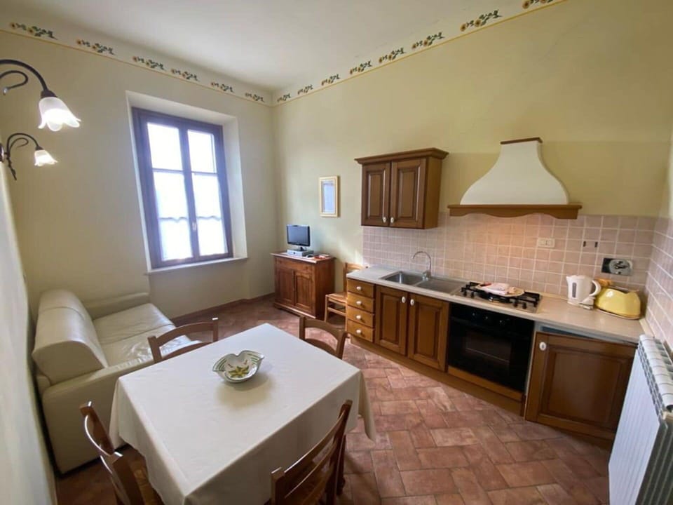 Autumn, Dining Room, Kitchen, Living Room, Spring, Summer