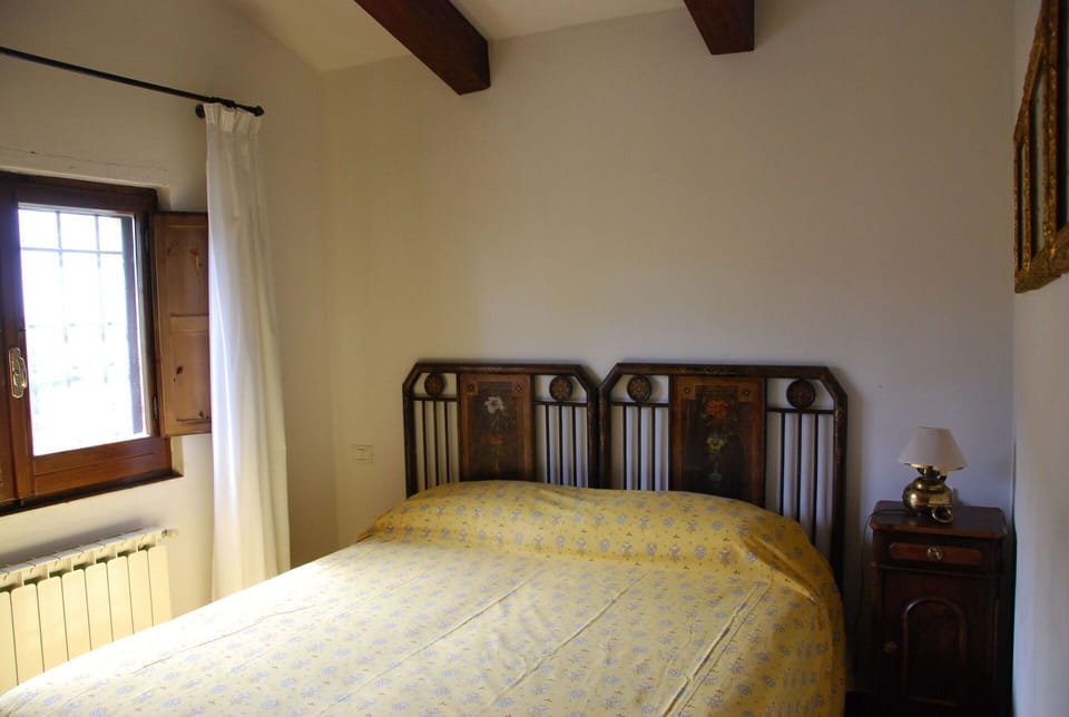 agriturismo-cabbiavoli-chianti-multiproperty-fienile-giallo-albicocco-bedroom
