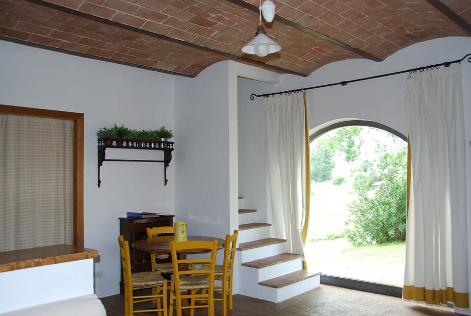 agriturismo-cabbiavoli-chianti-multiproperty-fienile-arancione-pero-living-room