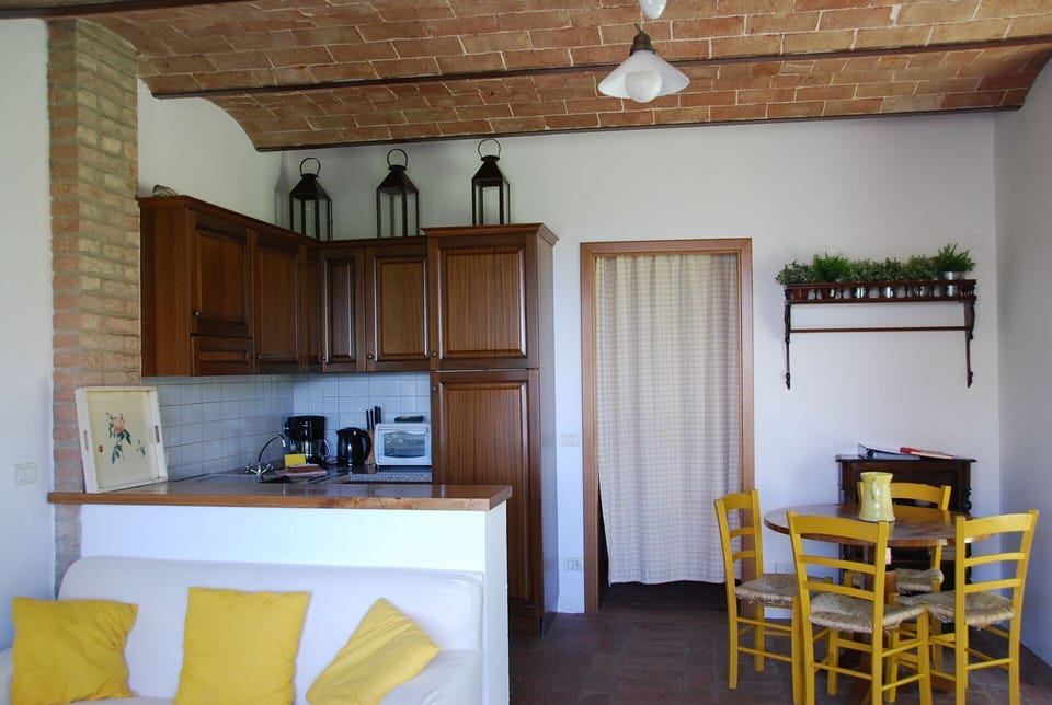 agriturismo-cabbiavoli-chianti-multiproperty-fienile-arancione-pero-living-room