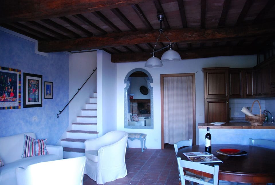 agriturismo-cabbiavoli-chianti-multiproperty-fienile-arancione-susino-living-room