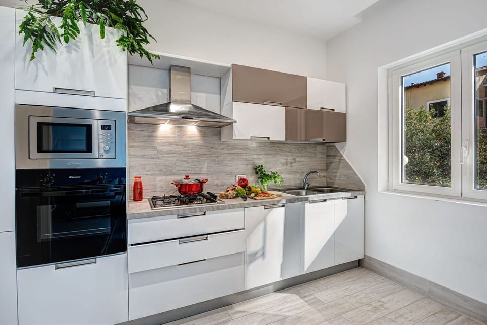 total-white-home-sorrento-apartment-kitchen