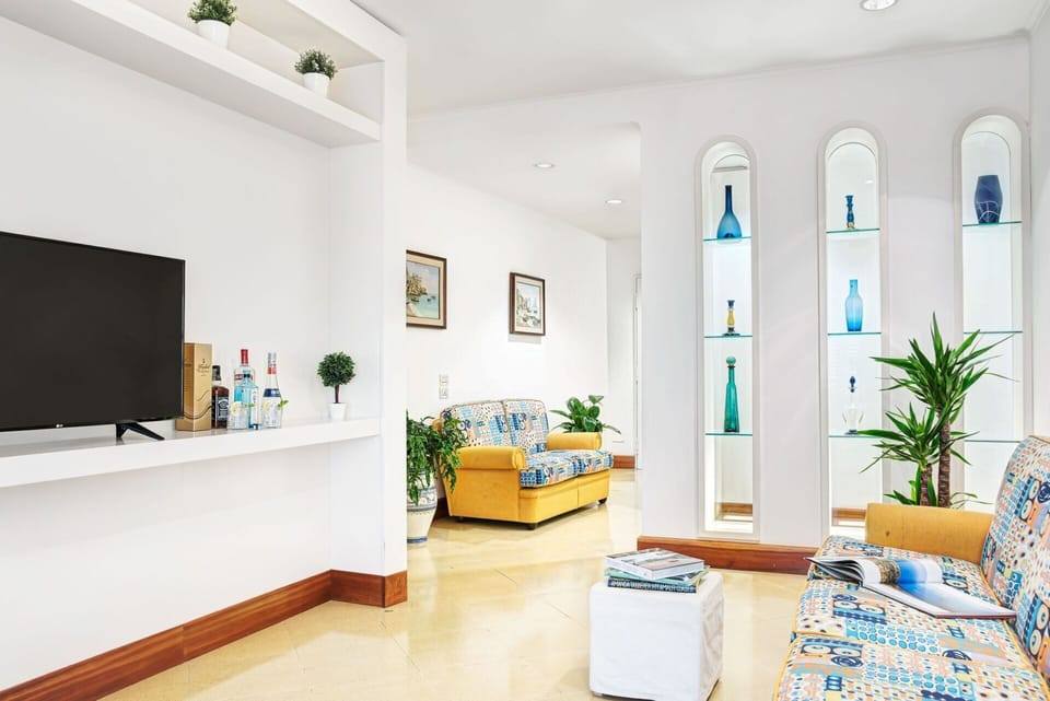 woody-home-sea-view-sorrento-apartment-living-room