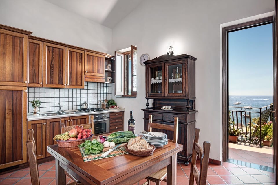 la-baia-dello-chalet-massa-lubrense-appartament-kitchen