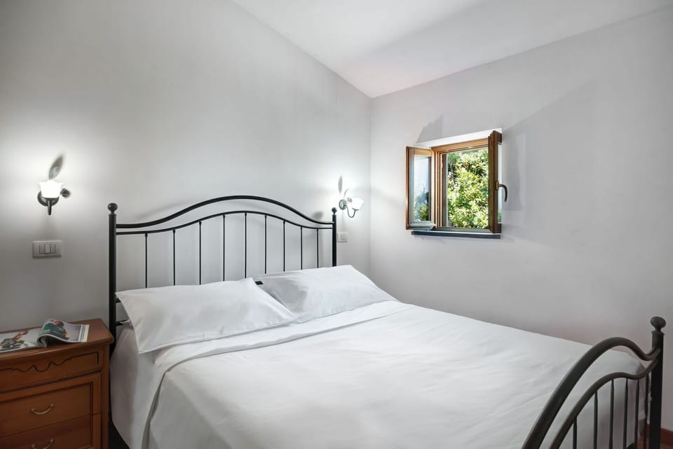 la-baia-dello-chalet-massa-lubrense-appartament-bedroom