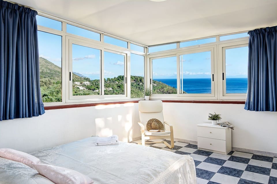 nerano-sea-view-house-marina-del-cantone-apartment-bedroom
