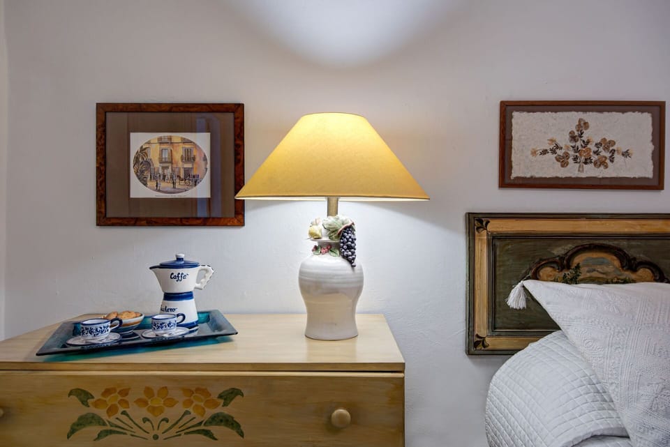 country-lemonvilla-massa-lubrense-villa-bedroom