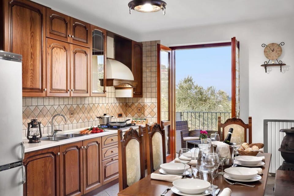 villa-dei-dipinti-schiazzano-villa-kitchen