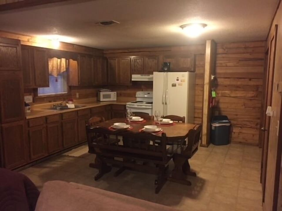 33001252021101800PM__12kitchen