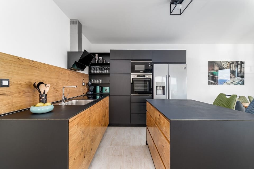 A fully equipped kitchen, with all that modern guest may need