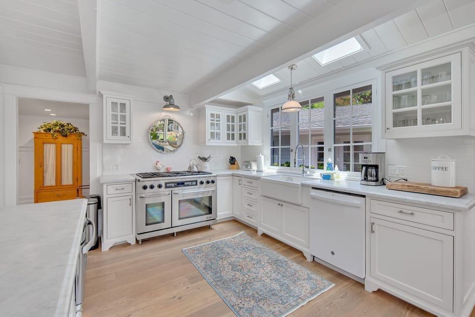 Fully equipped kitchen with bar stool seating for 6