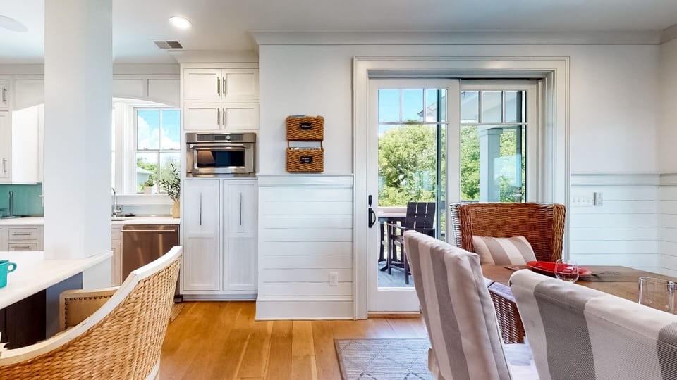 Kitchen/Dining Area