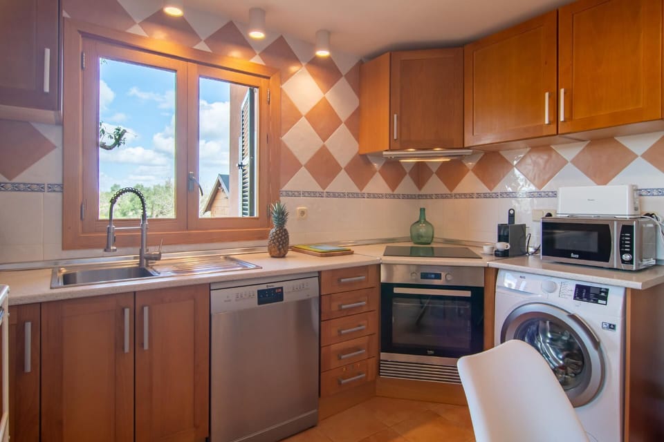 Kitchen area. Fully equipped kitchen
