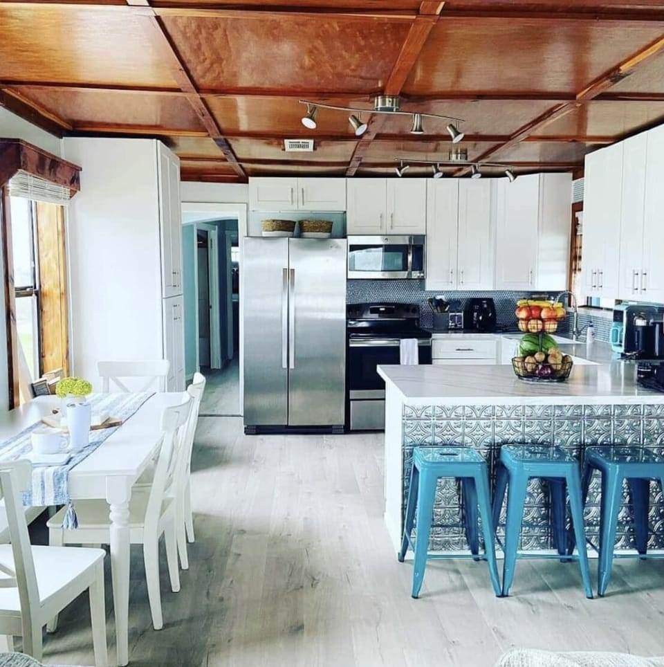 We have a fully stocked kitchen, perfect for entertaining