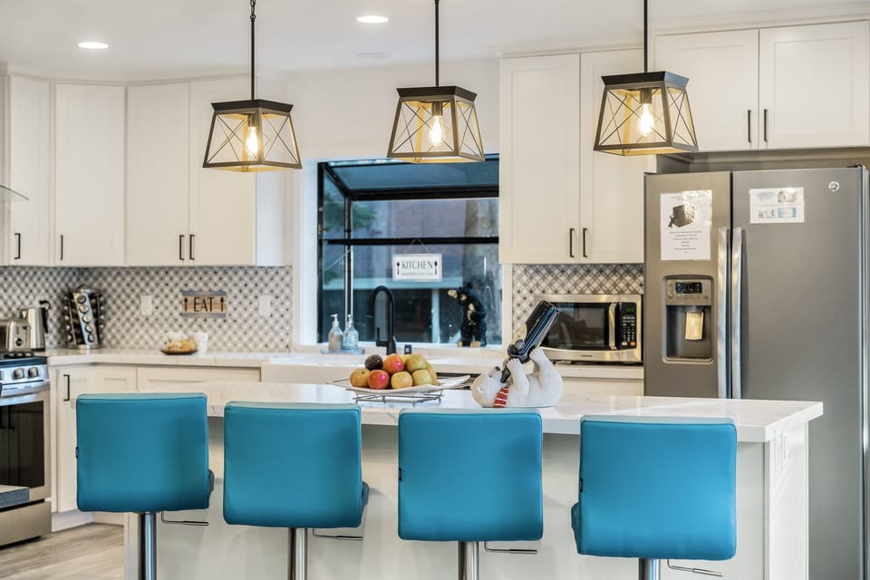 Breakfast time on spacious island with stools