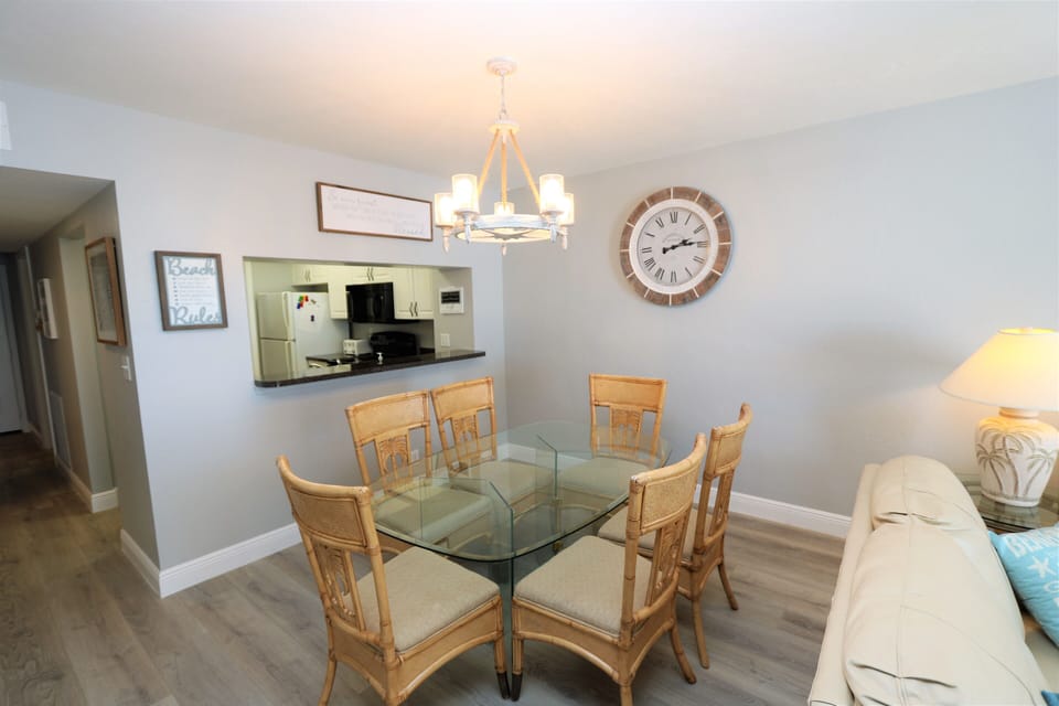 6 person dining table