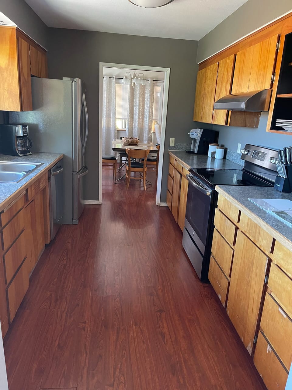 Fully stocked kitchen/ cookware and appliances 