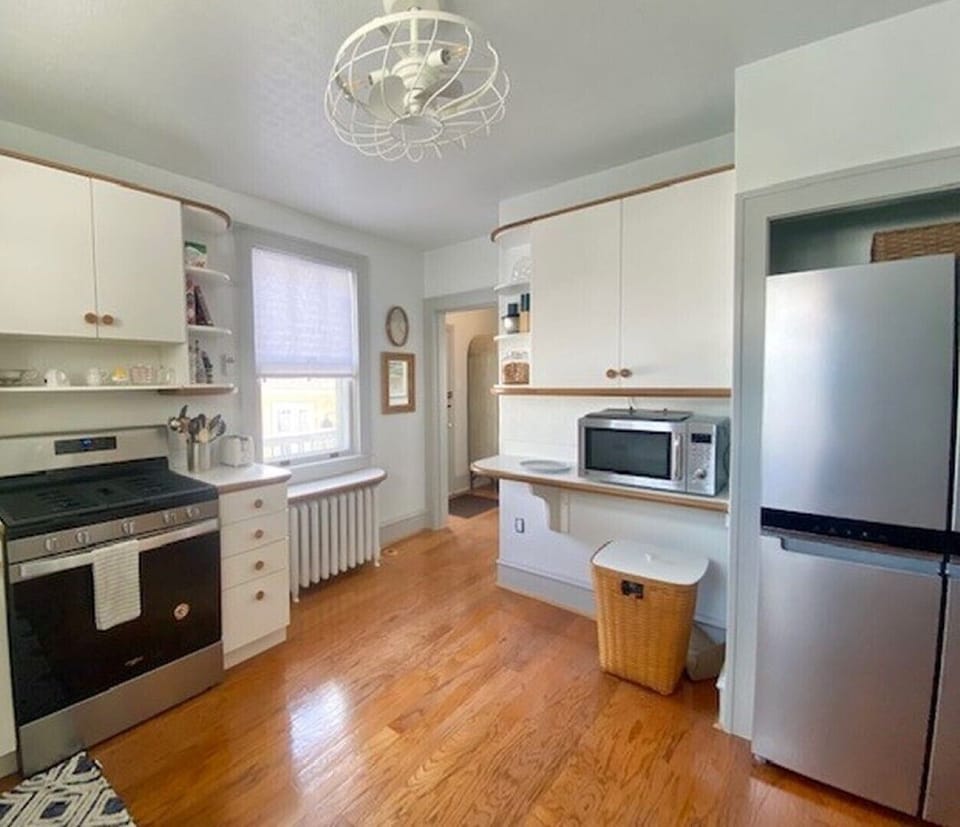 Charming kitchen with new stainless appliances: quad fridge with auto ice maker