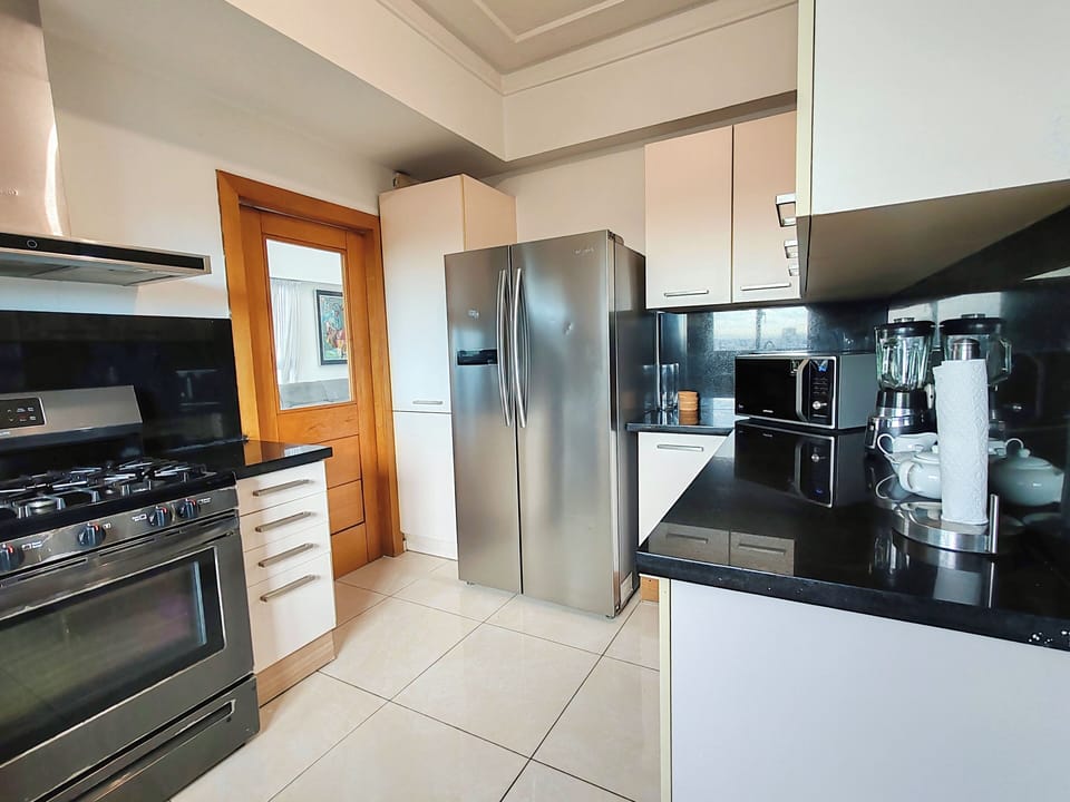 Fully equipped kitchen.