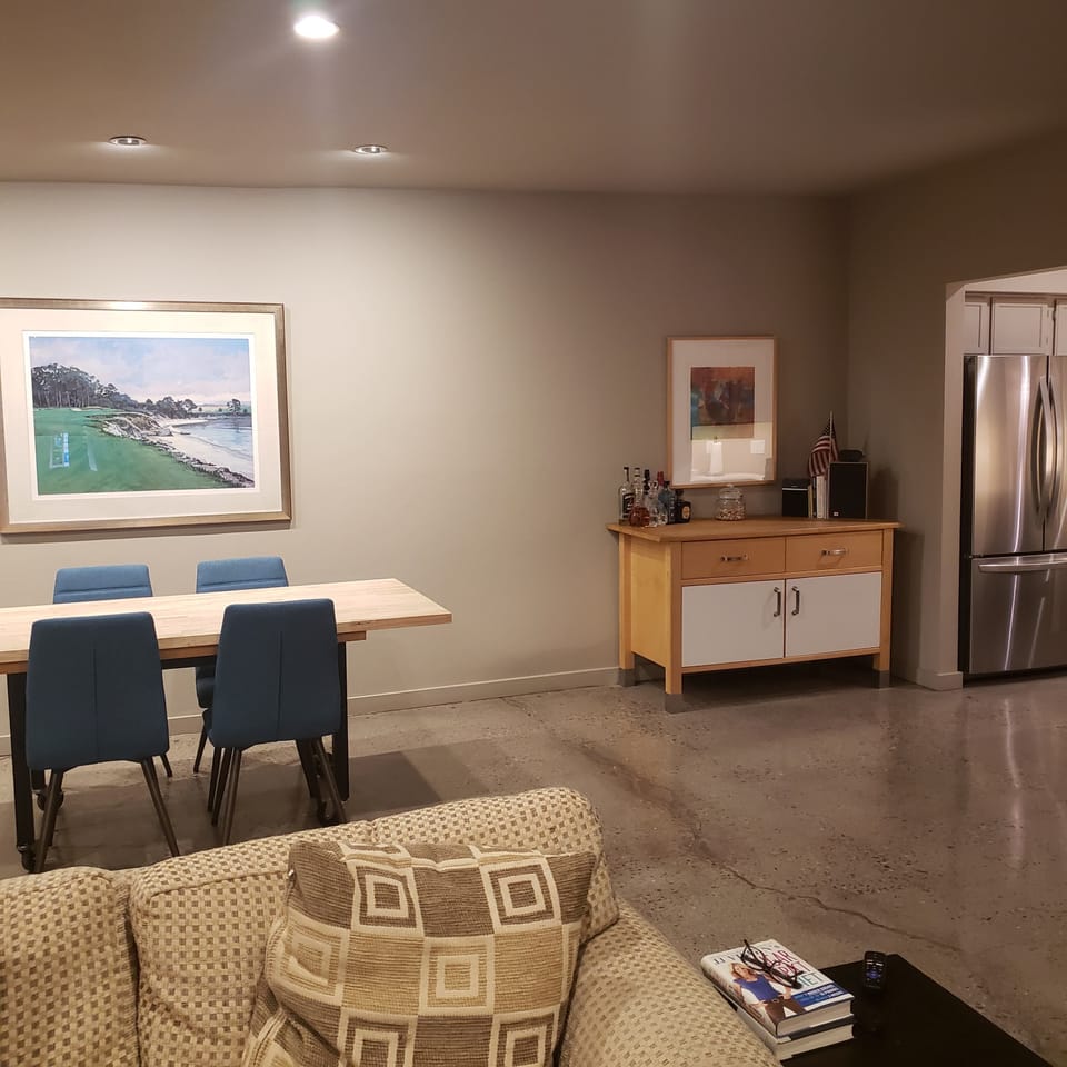 Greatroom dining and service center
