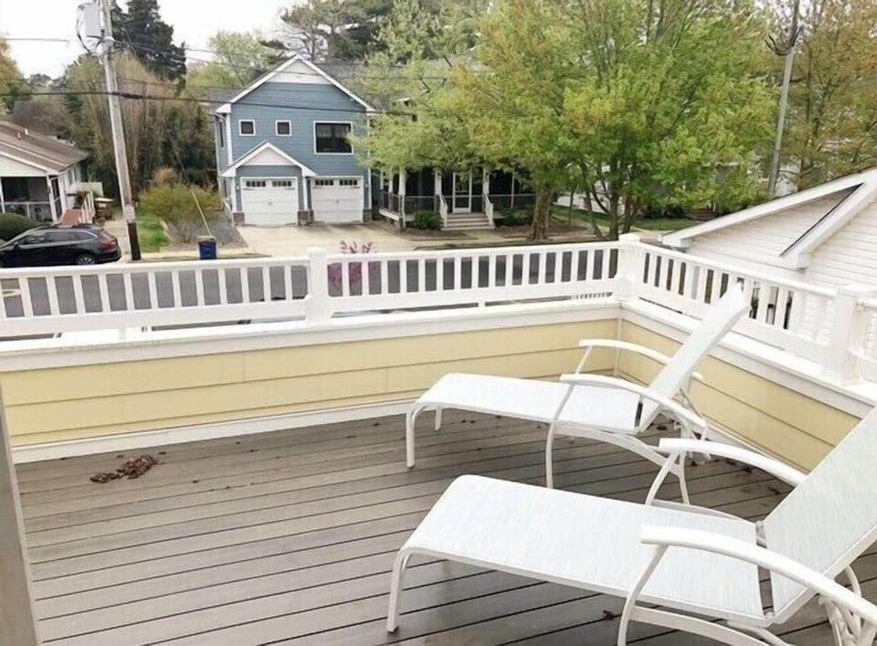2nd floor balcony
