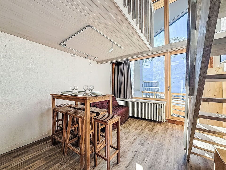 Wood, Flooring, Floor, Interior Design, Ceiling, Wood Flooring, Hardwood, Room, Apartment, Wood Stain