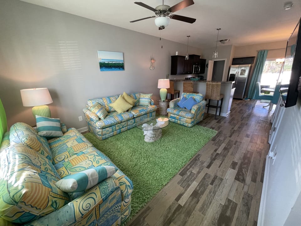 COASTAL COZY! Bright & Fun! Time to relax and sail away to another world! 