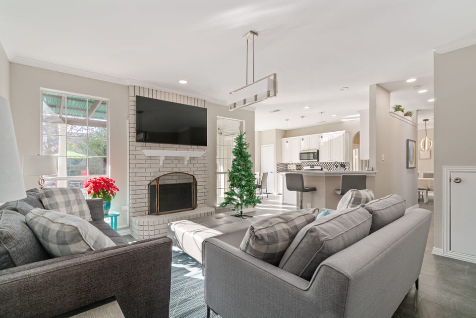 Family room  with Pool view 