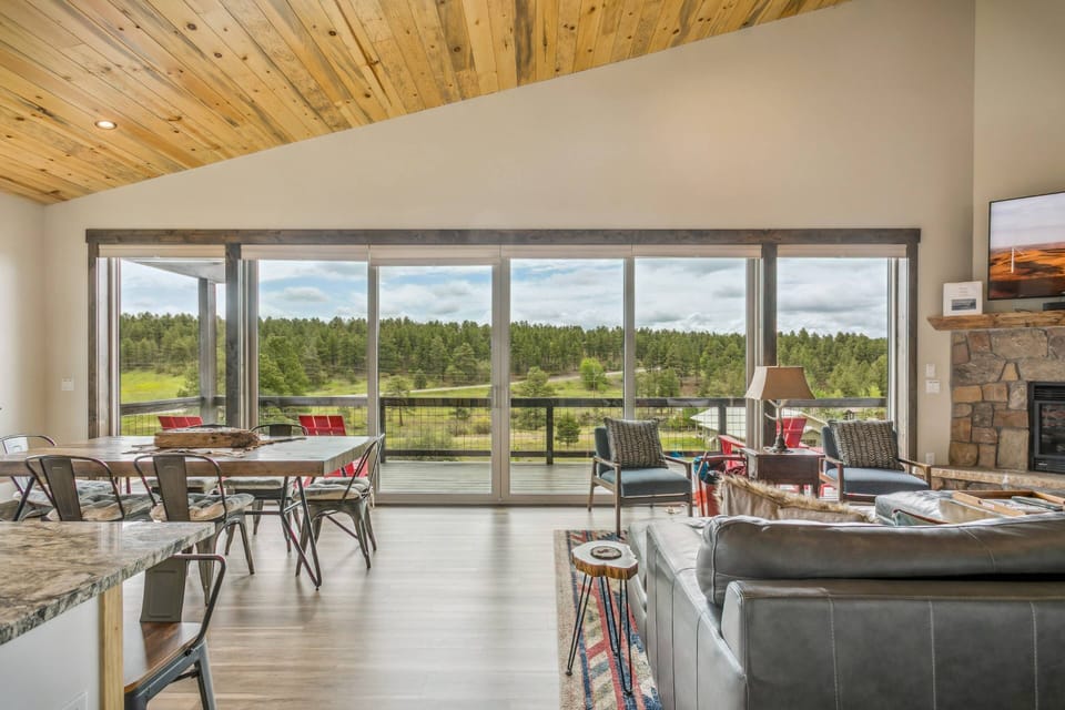 Welcome to Basecamp. This stunning home sleeps 12 with a variety of sleeping options. Hot tub,game room,grand views and Starlink await you and yours!