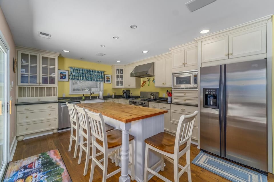 Kitchen Island - seats 4