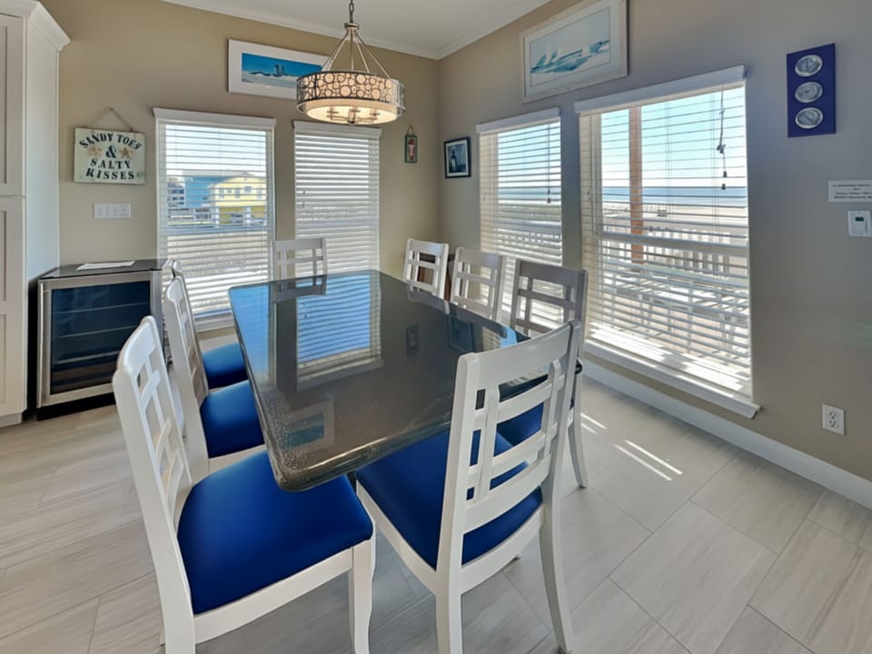 Dining Area - Seating for 8