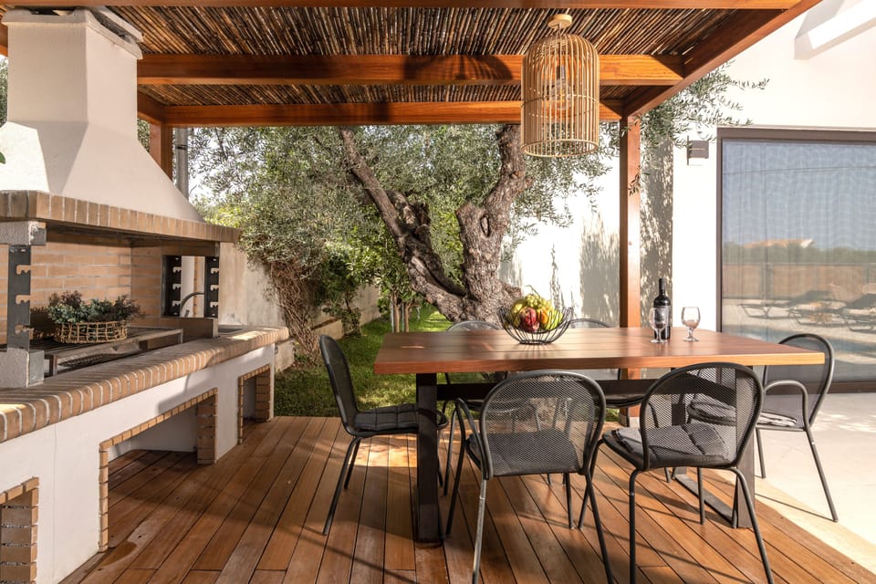 The villa features an outdoor dining shaded area & BBQ (Charcoal facilities).